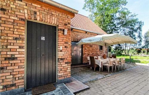 Nice Home In Knesselare With 6 Bedrooms