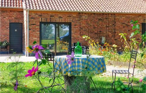 Nice Home In Knesselare With 6 Bedrooms