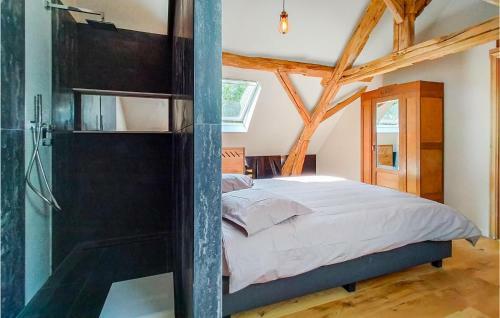 Nice Home In Knesselare With 6 Bedrooms
