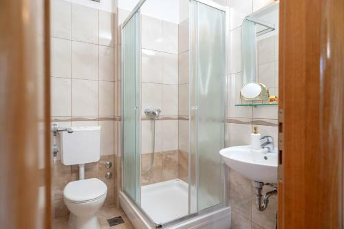 Hostal Rooms & Studio Villa Fio