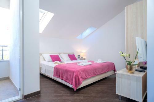 Hostal Rooms & Studio Villa Fio
