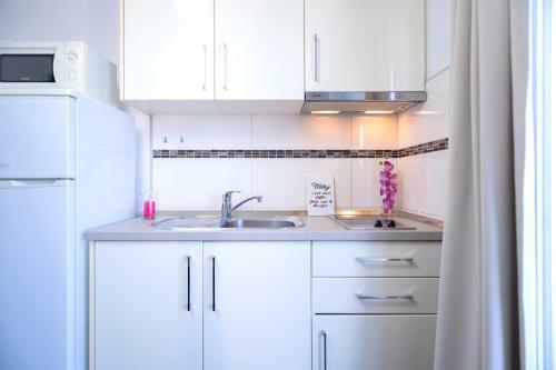 Hostal Rooms & Studio Villa Fio
