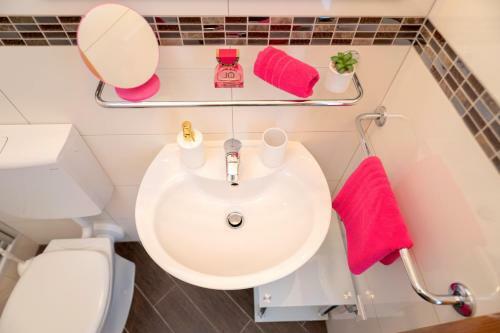 Hostal Rooms & Studio Villa Fio