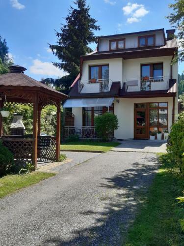Hostal Noclegi Kro?cienko Halina Sto?owska