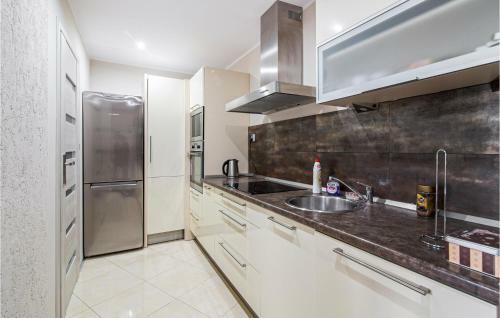 Nice Apartment In Krynica Morska With 1 Bedrooms
