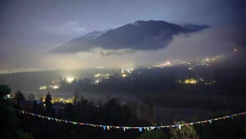 Bed & Breakfast Himalayan View (rooms And Rooftop Cafe)