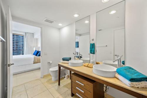 Majestic High Rise Unit With Ocean View