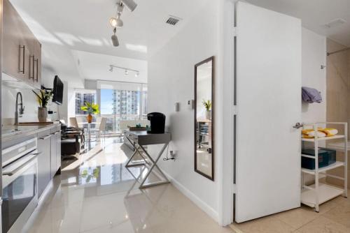 Icon Stunning Studio W Brickell Free Spa