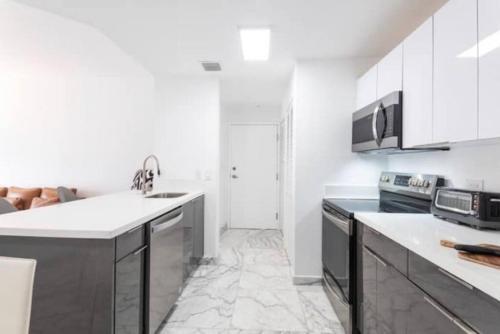 Luxury Quiet 2 Br Midtown With Free Parking