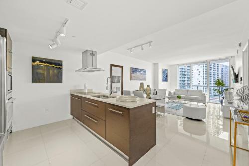 Luxury Condo W Icon With City Views