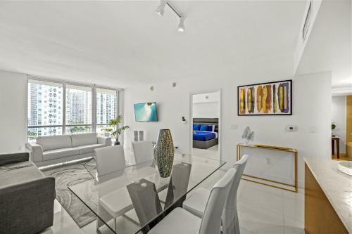 Luxury Condo W Icon With City Views