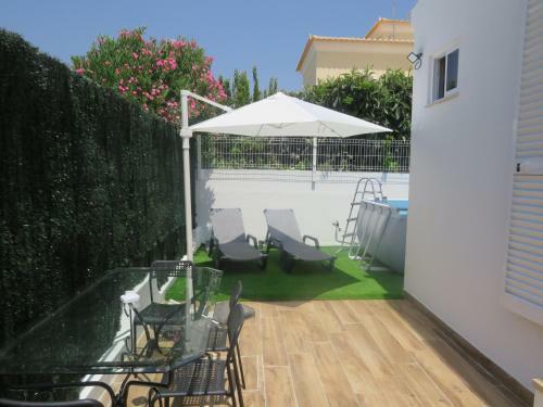 Moradia Geminada V2- Piscina Privada