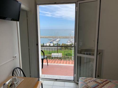 Hostal Baia Dei Gabbiani