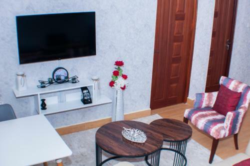 Flora Apartments & Guest House