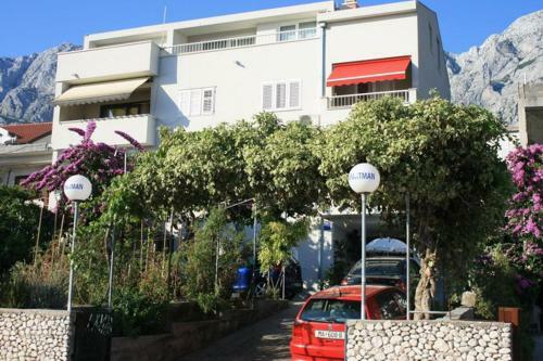 Apartments Ema Near Beach