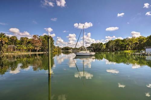 Evolve Crystal River Home With Dock 7 Mi To Gulf