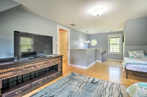 Well-appointed Gary Home Few Blocks To Beach!