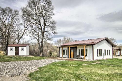 Big Timber Nature Retreat With Mountain Views!