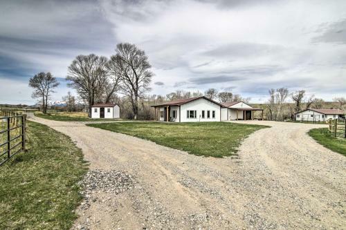 Big Timber Nature Retreat With Mountain Views!