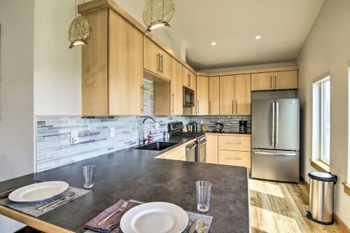 Big Timber Nature Retreat With Mountain Views!
