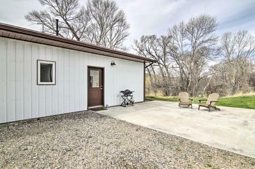 Big Timber Nature Retreat With Mountain Views!