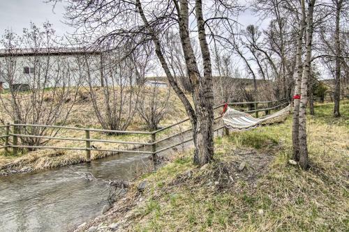Big Timber Nature Retreat With Mountain Views!