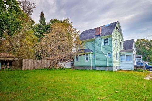 Gloversville Apartment With Fireplace And Essentials!