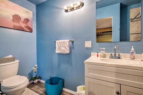 Gloversville Apartment With Fireplace And Essentials!