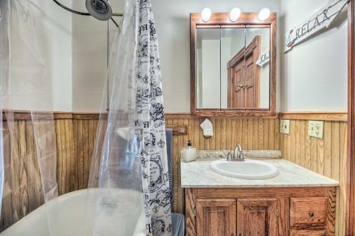 Historic Apartment - Half Mi To Lake Champlain!