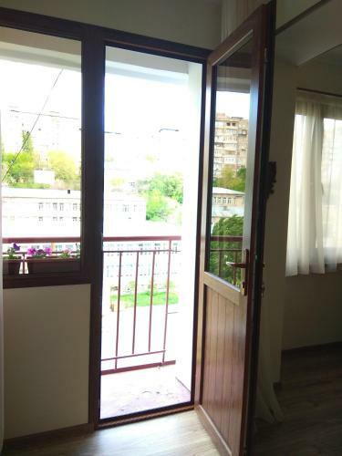 Sunny Aura Apartment