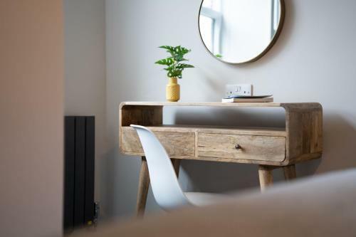 Spacious - Contemporary 2br Apartment - Central Ambleside - Parking