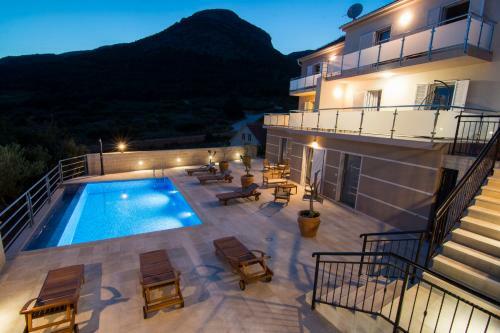 Villa Nikola - Big Terrace Apartments