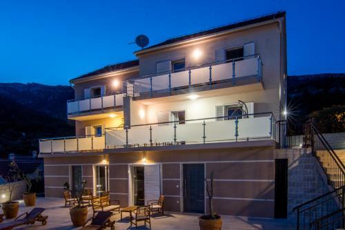 Villa Nikola - Big Terrace Apartments