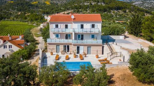 Villa Nikola - Big Terrace Apartments