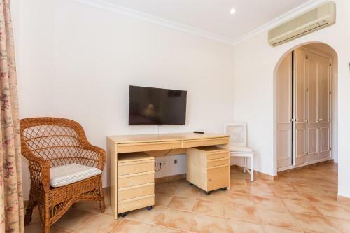 T2 Tennis Apartment