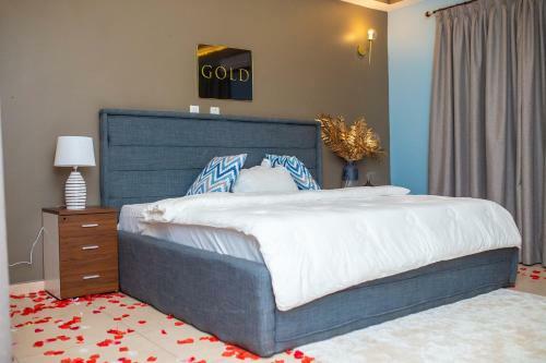 Hotel Piano And Gold Collections