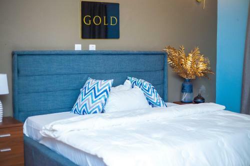 Hotel Piano And Gold Collections