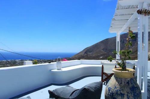 Villa Lodras' House, Genuine Santorini Experience
