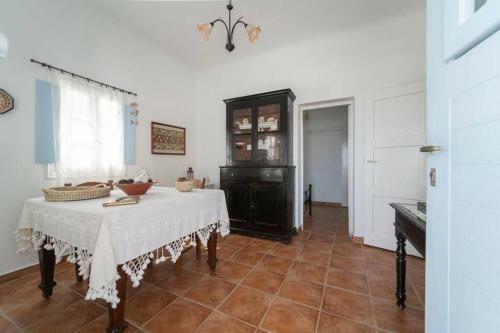 Villa Lodras' House, Genuine Santorini Experience