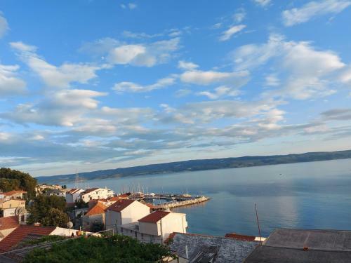 Apartments Petar Btw. Split And Omi?