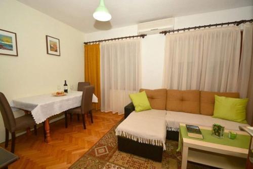 Apartments Petar Btw. Split And Omi?