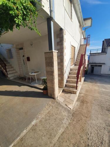 Apartments Petar Btw. Split And Omi?