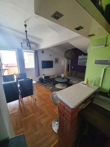 Apartments Petar Btw. Split And Omi?