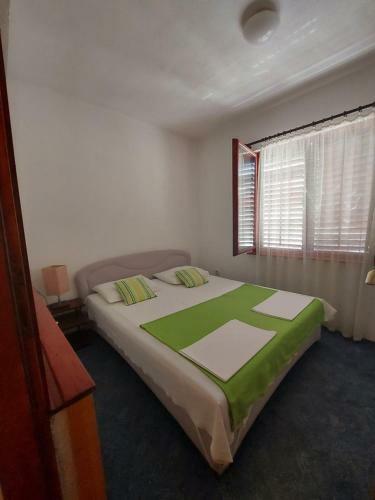 Apartments Petar Btw. Split And Omi?