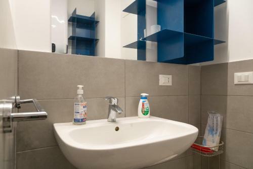 Blue And Cozy Apartment, Via Acri