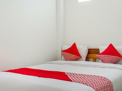 Hotel Oyo 447 Hutasimo Residence