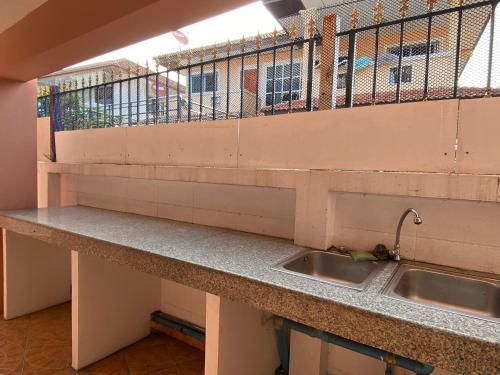 Sunshine House,bbq,daily Rent No Pool,6-8ppl