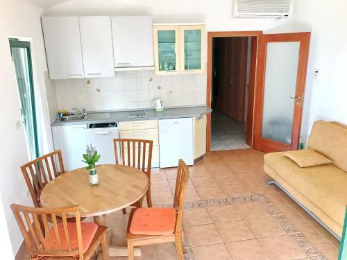 Todor Seaside Apartments