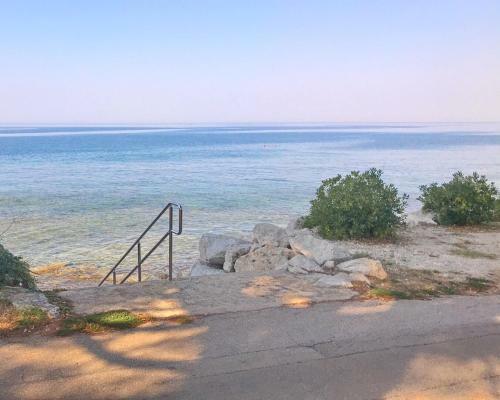 Todor Seaside Apartments