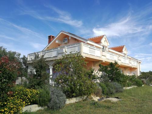 Villa Flora Maris Apartments